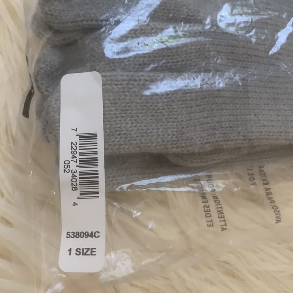 MMK Hat and Gloves - Picture 6 of 6